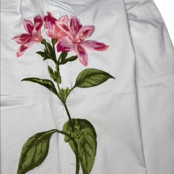 NWT💥Tommy Bahama Ella Twill Embroidered Floret Crop Slim Boyfriend Jeans… - Picture 6 of 10